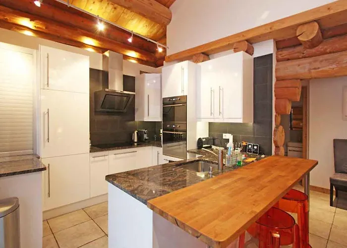 Fuer 10 Personen In Chaonix-mont-blanc- Franzoesische Alpen - Savoyer Alpen By Interhome Chamonix